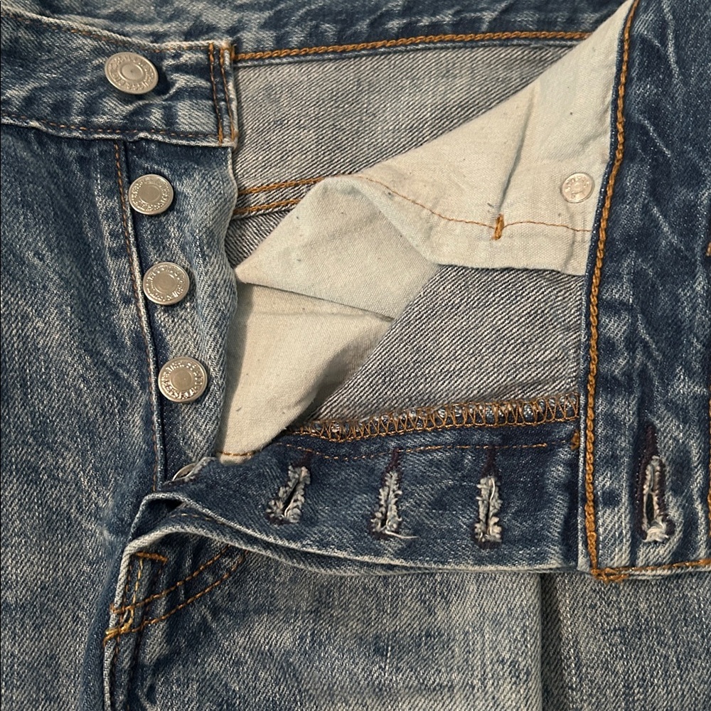 Levi’s 501 Distressed Women’s Jeans - Picture 4 of 10